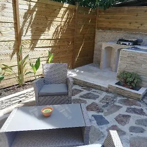 https://appartement-t2-rez-de-villa-proche-bord-de-mer.aixenprovencehotels.org