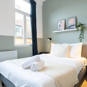 https://joli-appart-proche-gares-tout-se-fait-a-pied.lillehotels.org